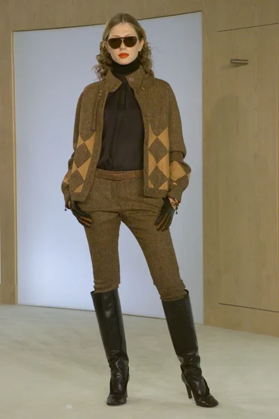 Look 10